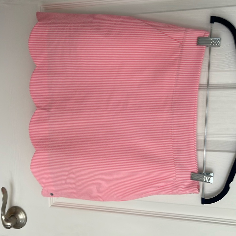Vineyard Vines Pink Pinstripe performance skort size 4- no tag but never worn